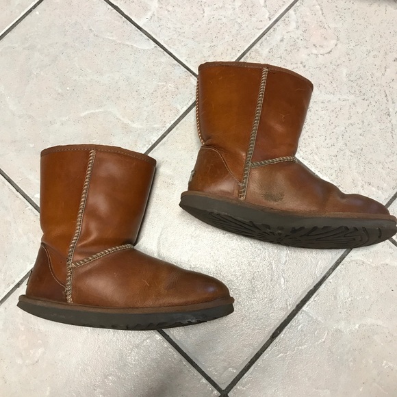 UGG Shoes - UGG Australia Leather Classic Short Boots 7